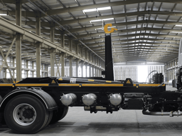 Hook lift Truck